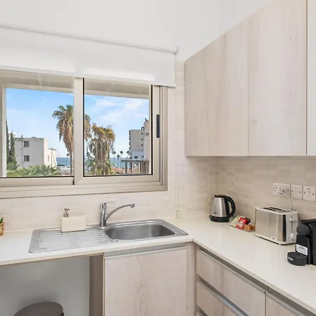 Downtown View 2 Bedroom 拉纳卡