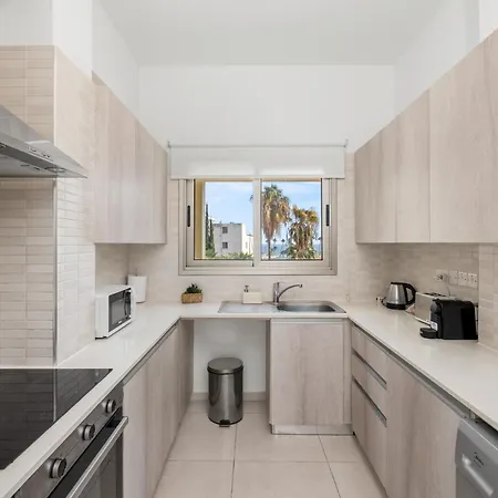 Downtown View 2 Bedroom Apartment *