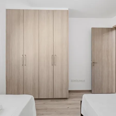 Downtown View 2 Bedroom Апартаменти Ларнака