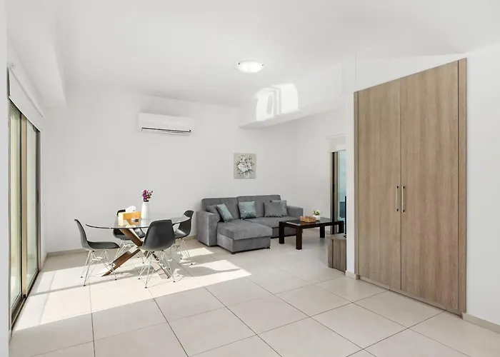 Downtown View 2 Bedroom Апартаменти