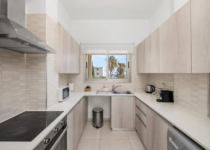 Downtown View 2 Bedroom Апартаменти *